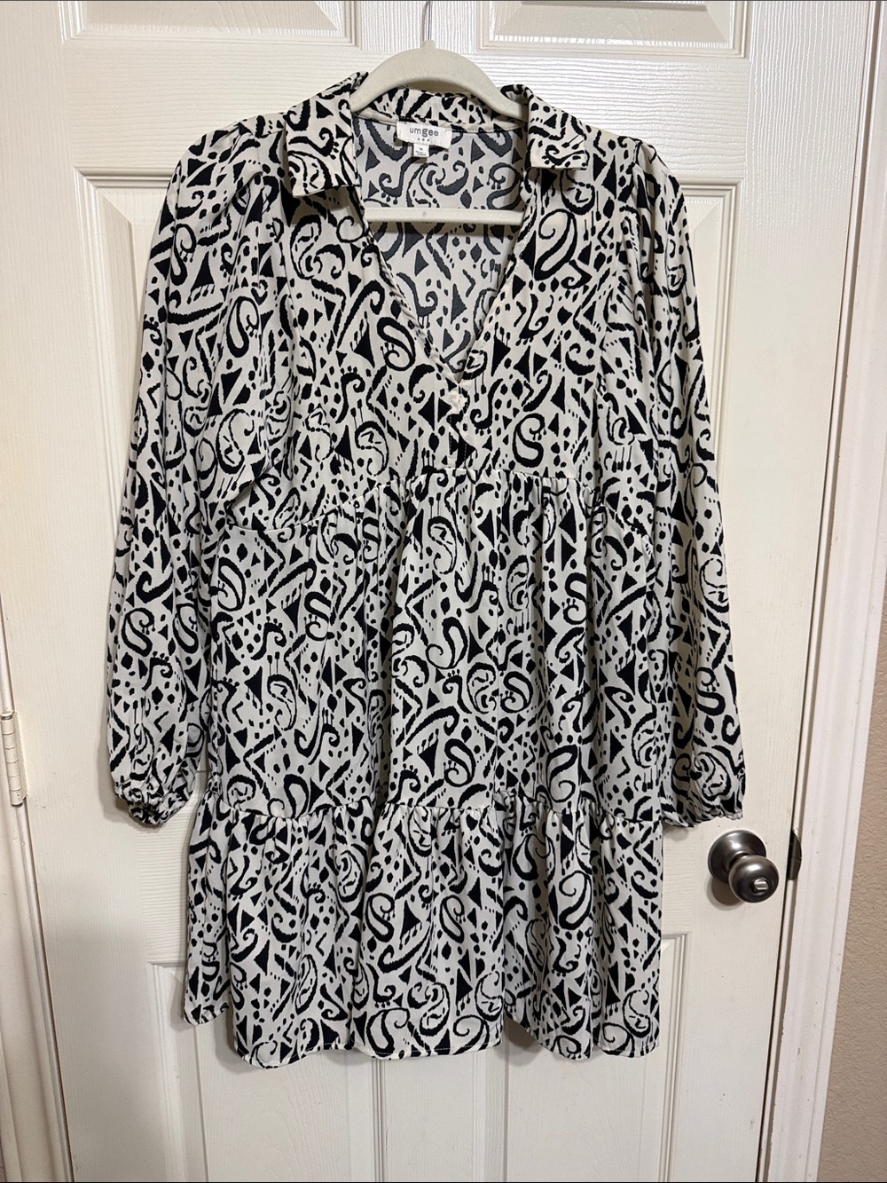 Umgee Black & White Abstract Print V-Neck Tunic